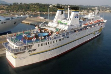 Для 45-летнего круизного лайнера Сочи-Ялта-Стамбул нужен капитан за 200 тыс рублей