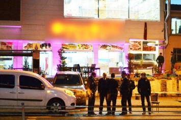 В Испании полиция разыскивает участников массового побега из ресторана
