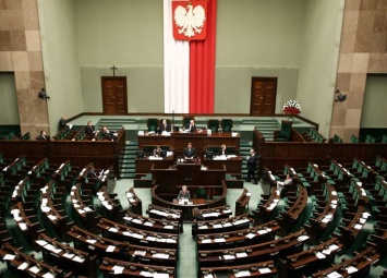 Из польского Сената отозвали закон об "украинском и литовском национализме"