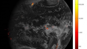 NASA показало, как спутник видит молнии