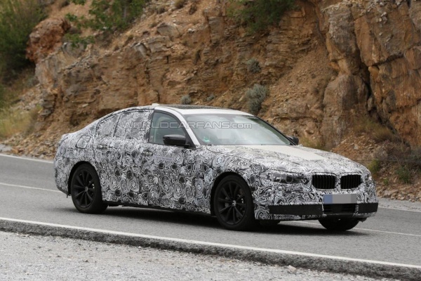 BMW 5-Series 2017 показался на свежих шпионских фото