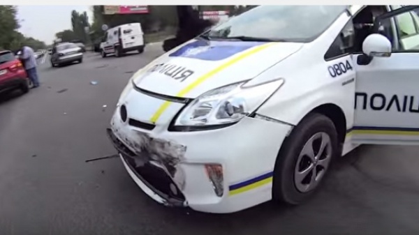 В Киеве произошло очередное ДТП с участием патрульной машины (видео)