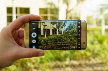 Samsung Galaxy S8 приписывают главную фишку будущего iPhone 8