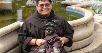 В Боливии собака стала монахом