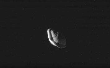 Спутник-пастух Сатурна оказался похожим на гигантский пельмень