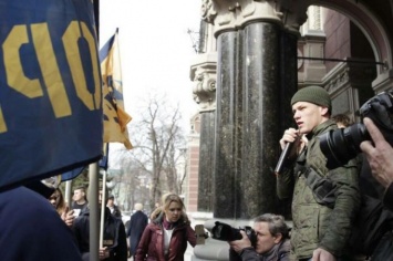 Украинские националисты пикетируют Нацбанк Украины с требованием национализации Сбербанка