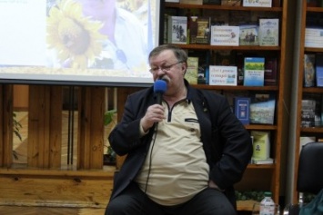 Человек года Дмитрий Кремень провел поэтический вечер на Бесплатных курсах украинского языка (ФОТО)