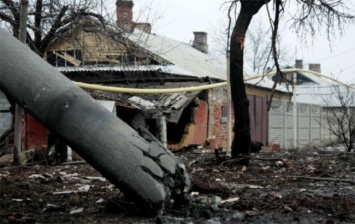 Боевики повредили более 10 домов в Марьинке и Красногоровке