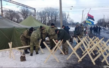 Украина избавляется от "черной дыры", а угроза стабильности преувеличена - публицист из РФ