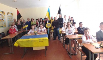 На Скадовщине школьники в Шевченковские дни организовали флешмоб