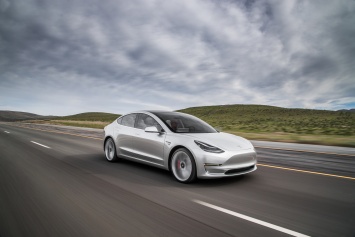 Сегодня стартует производство недорогого Tesla Model 3