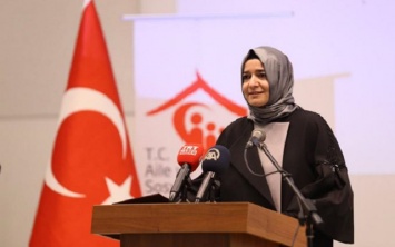 Нидерланды выдворили турецкого министра из страны
