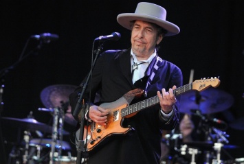 Боб Дилан исполнил кавер на Stardust Хоаги Кармайкла