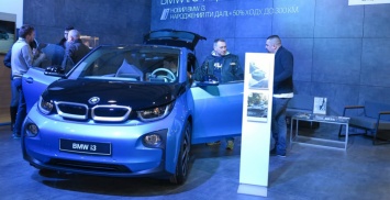 На выставке EcoDrive 2017 в Киеве дебютировал новый BMW i3