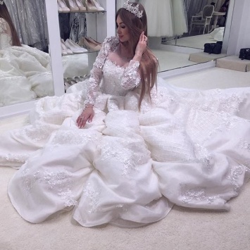 Евгения Феофилактова примеряла свадебное платье накануне важного события