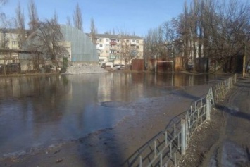 Миколаенко и Гордеева зовут на херсонский стадион для селфи (фото)