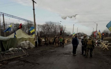 Блокада Донбасса: в сети появились видео разгона редута полицией