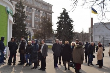 Что думают криворожане по поводу пикета возле "Сбербанка"? (ФОТО)