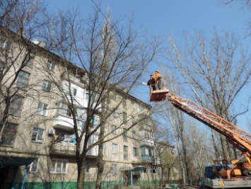 Депутат помог жителям многоэтажки (фото)