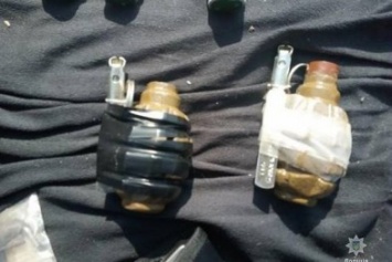 В Запорожской области в авто "волонтера" обнаружили гранатометы и гранаты, - ФОТО