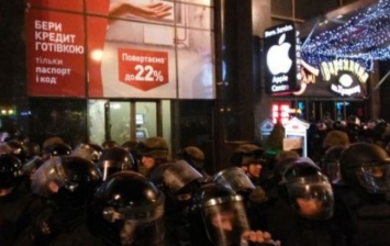 В Киеве произошли столкновения сторонников блокады с полицией