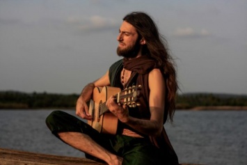 Запорожский гитарист-виртуоз стал самым известным в мире уличным музыкантом