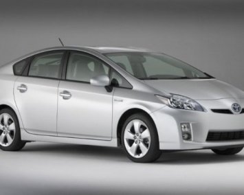 На авторынке России стартовали продажи Toyota Prius