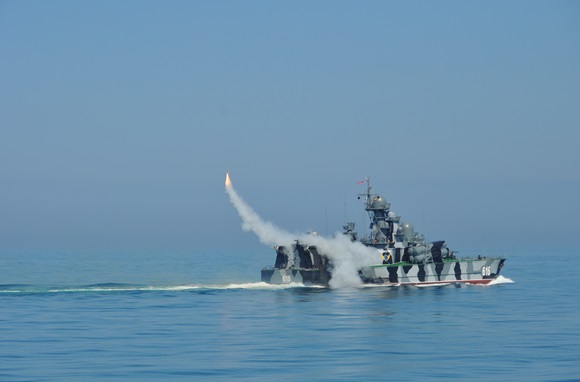 Корабли ЧФ отразили воздушный удар «противника» в Средиземном море