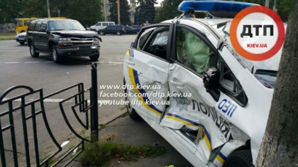 В Киеве в ДТП пострадали 4 патрульных полицейских