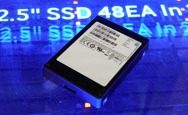 Компания Samsung выпустила SSD-накопитель емкостью 16 терабайт