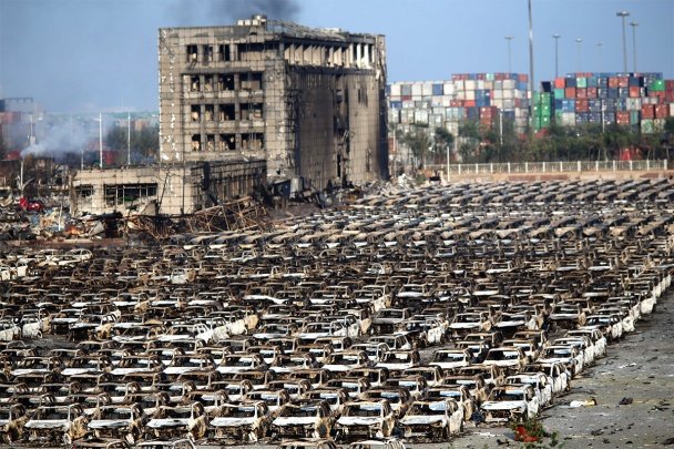 Мощнейший взрыв в Китае уничтожил 1500 новых Renault и сотни машин других марок