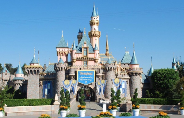 Disney создаст два парка развлечений по мотивам «Звездных войн»