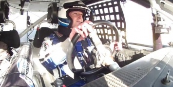 Марк Цукерберг проехал за рулем автомобиля серии NASCAR