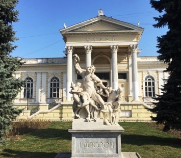 В Одессе отреставрируют поврежденную вандалами скульптуру Лаокоона. Фото