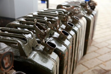 В Киеве выявили нелегальное производство бензина из запрещенных веществ
