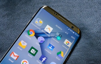 В Сеть утекли фотографии аккумуляторов и упаковки Samsung Galaxy S8 и Galaxy S8+