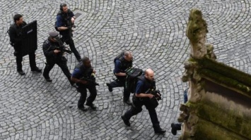 Британия: Полиция усилила вооруженное патрулирование по всей стране после вчерашнего теракта