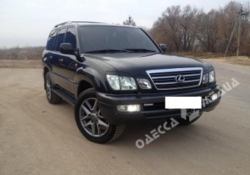 Не трогать руками: в Одесской области водитель Lexus не разрешил пограничникам обыскать авто