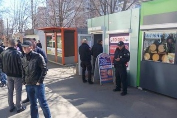 Подробности нападения на кредитное агентство в Одессе: У грабителя был обрез (ФОТО)