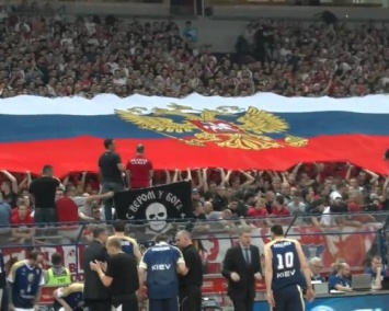 Футбольные фанаты Сербии и России вместе исполнили популярную песню "Катюша"