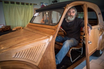 Ремесленник из Франции построил деревянный Citroen 2CV