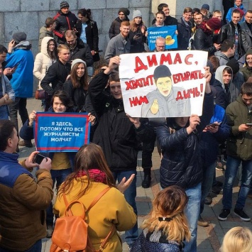 «Димас, хватит втирать нам дичь»: в России проходят многотысячные антипремьерские митинги