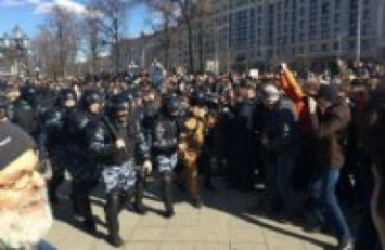 Вчера в Москве задержали больше людей, чем во время массовых акций протеста в 2012 году