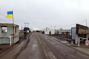 Боевики "ЛНР" блокируют открытие новых КПВВ - глава Луганской ВГА