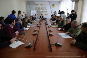 В Луганской области говорили про обстрелы и пункты пропуска