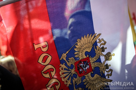 В Крыму ополченцы будут раздавать всем желающим флажки и ленточки с символикой РФ
