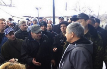 Рабочие Днепровского металлургического комбината требуют выплаты зарплаты