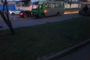 Пьяный водитель Chevrolet влетел в пассажирский автобус в Харькове