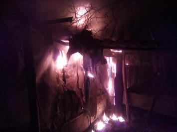 Сжигали мусор и «подожгли» хозпостройки: на Николаевщине трижды тушили пожары с одинаковыми причинами