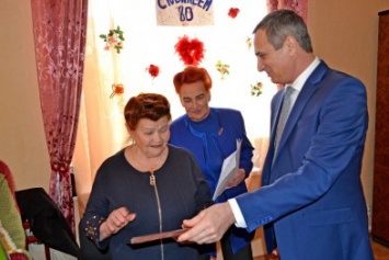 Кореиз поздравляет юбиляра: ветерану труда Валентине Назаровой исполнилось 80 лет